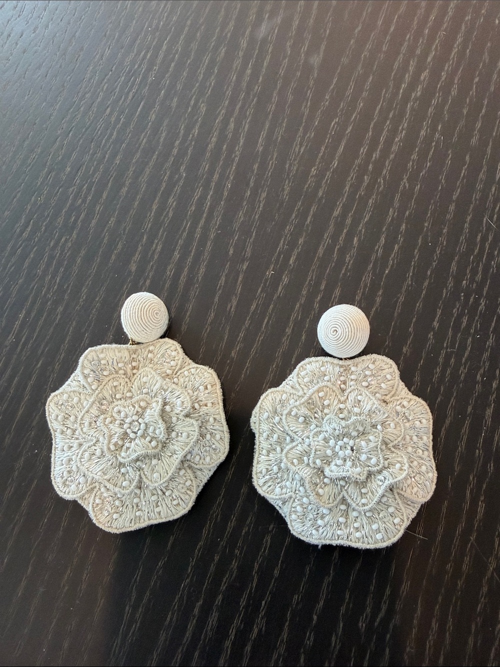 Rebecca de Ravenel white flower earrings